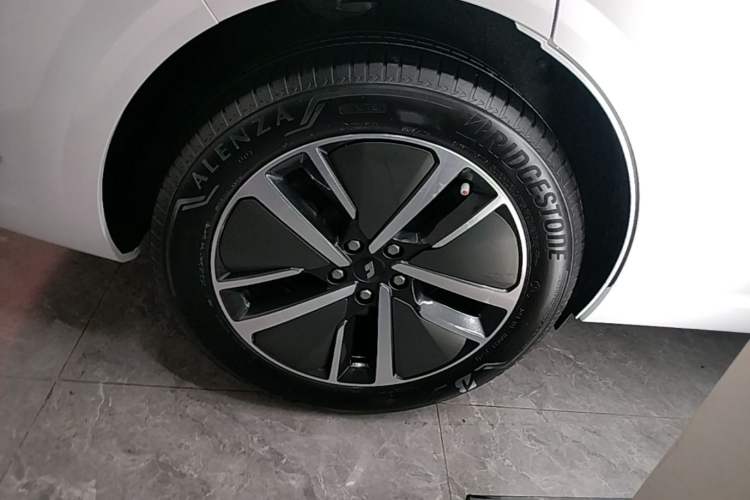 Used Li Auto L6 2024 Pro Model Right Rear Wheel Hub