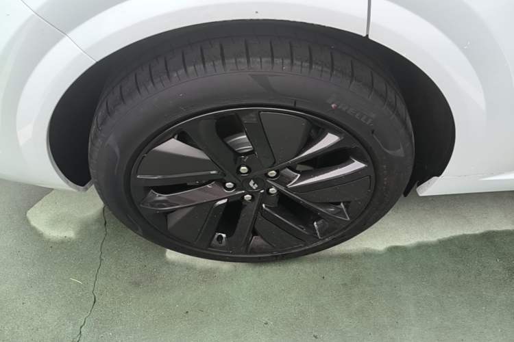 Used Li Auto L6 2024 Pro Model Right Rear Wheel Hub