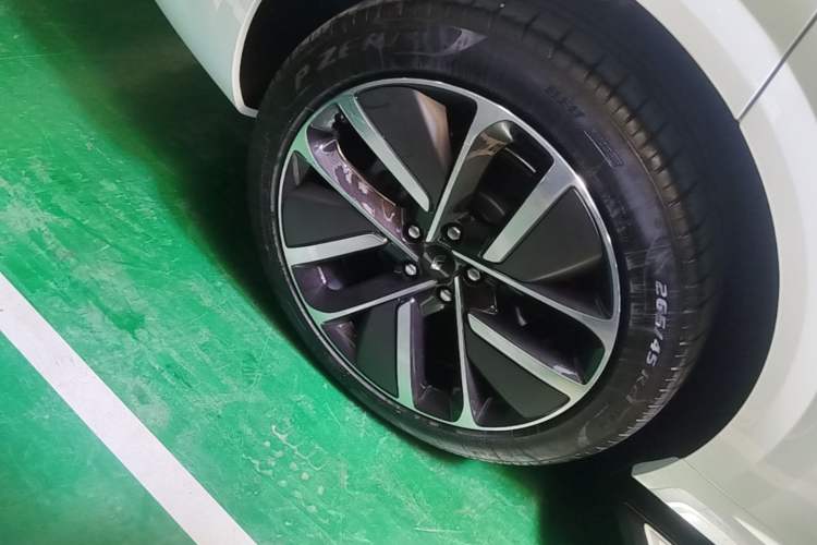 Used Li Auto L6 2024 Pro Model Right Rear Wheel Hub