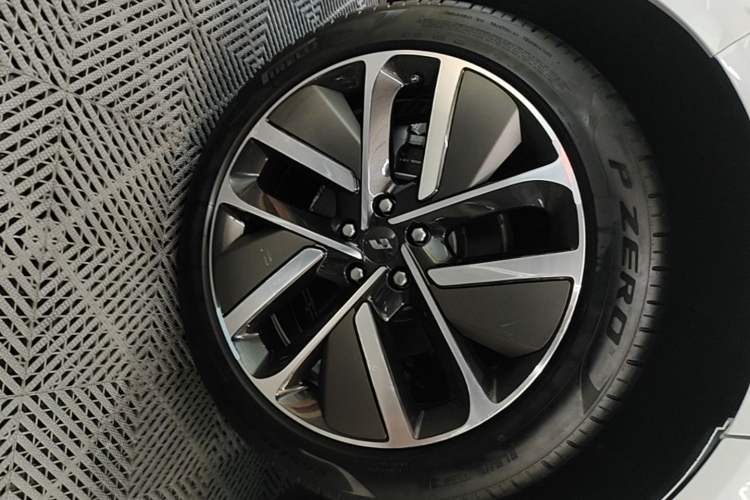 Used Li Auto L6 2024 Pro Model Right Rear Wheel Hub