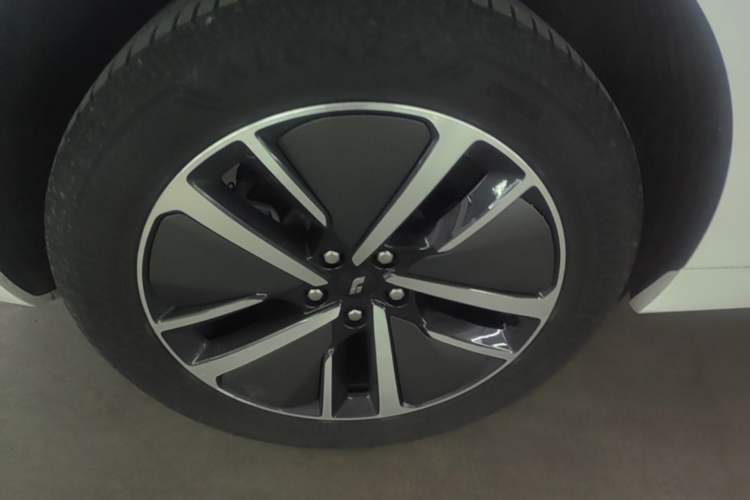 Used Li Auto L6 2024 Pro Model Right Rear Wheel Hub
