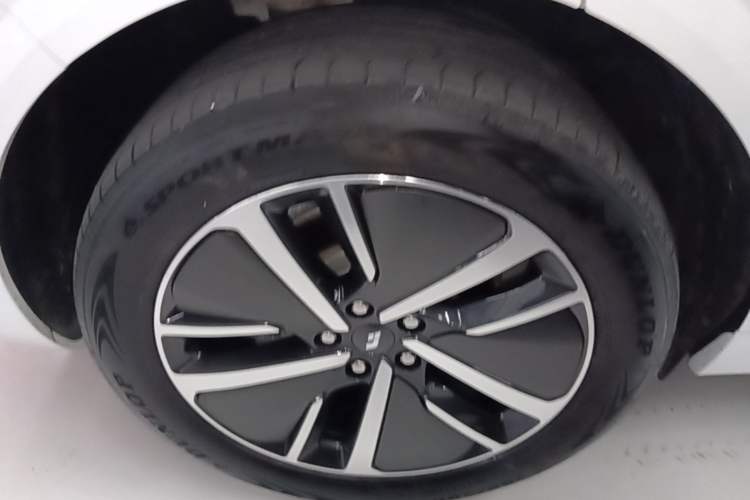 Used Li Auto L6 2024 Pro Model Right Rear Wheel Hub