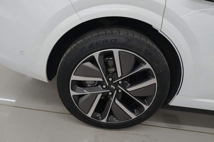 Used Li Auto L6 2024 Pro Model Right Rear Wheel Hub