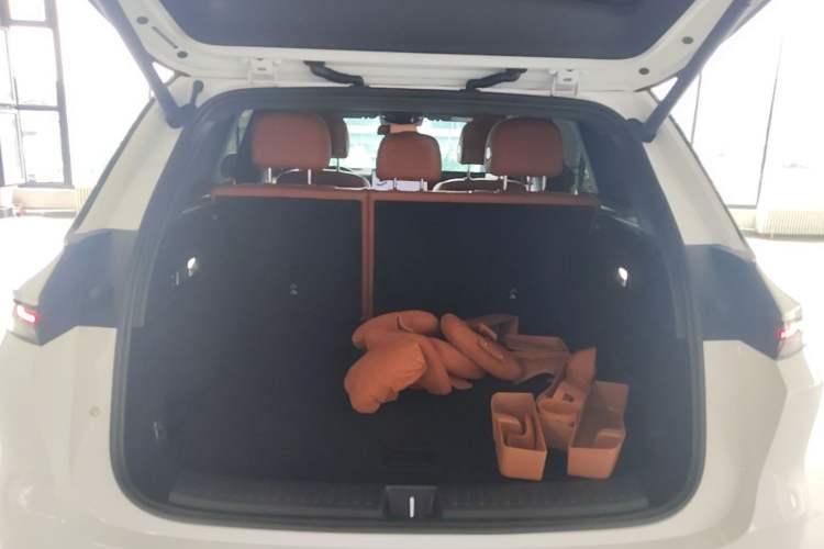 Used Li Auto L6 2024 Pro Model Trunk