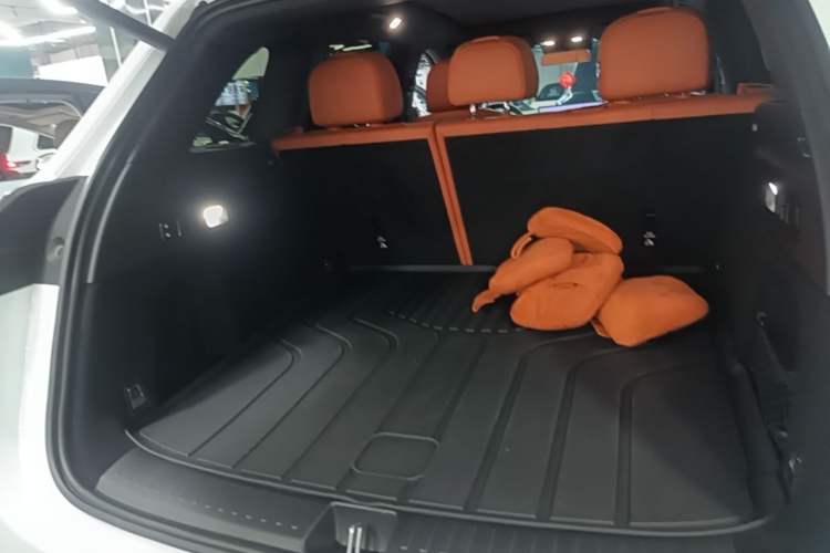 Used Li Auto L6 2024 Pro Model Trunk