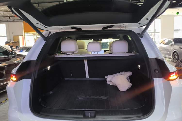 Used Li Auto L6 2024 Max Trunk