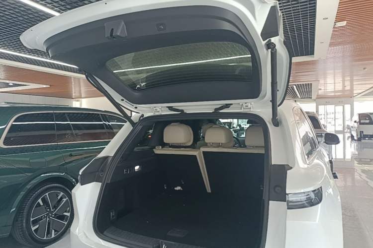 Used Li Auto L6 2024 Pro Model Trunk