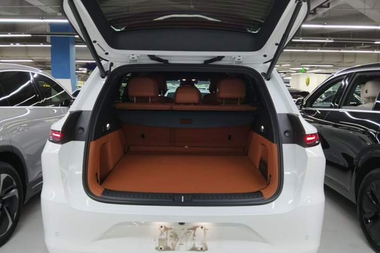 Used Li Auto L6 2024 Pro Model Trunk