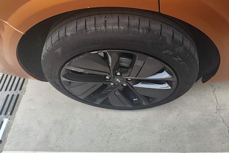 Used Li Auto L6 2024 Pro Model Right Rear Wheel Hub