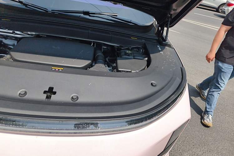 Used Li Auto L6 2025 Pro Smart Refresh Edition Engine Bay Left