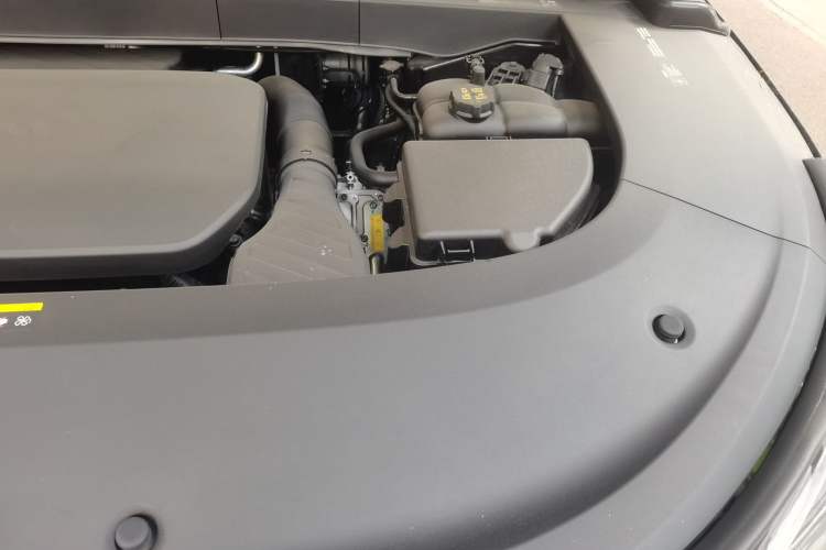 Used Li Auto L6 2025 Pro Smart Refresh Edition Engine Bay Left