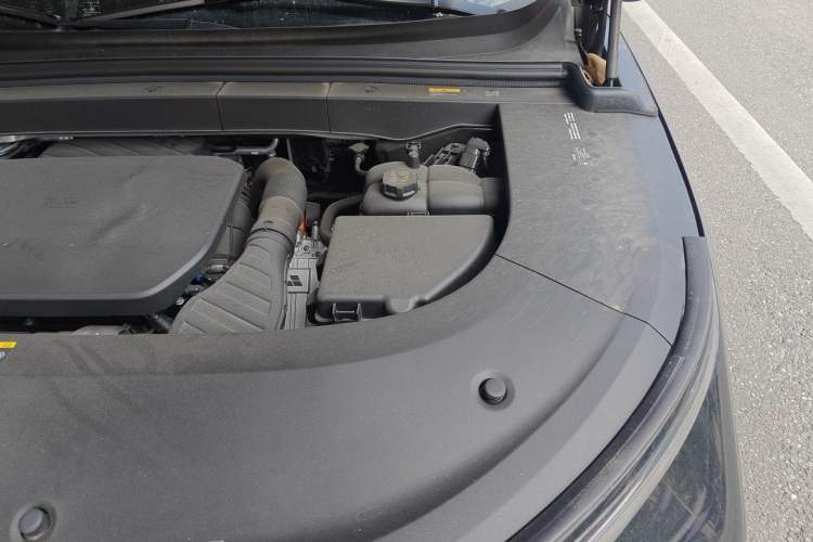 Used Li Auto L6 2025 Pro Smart Refresh Edition Engine Bay Left