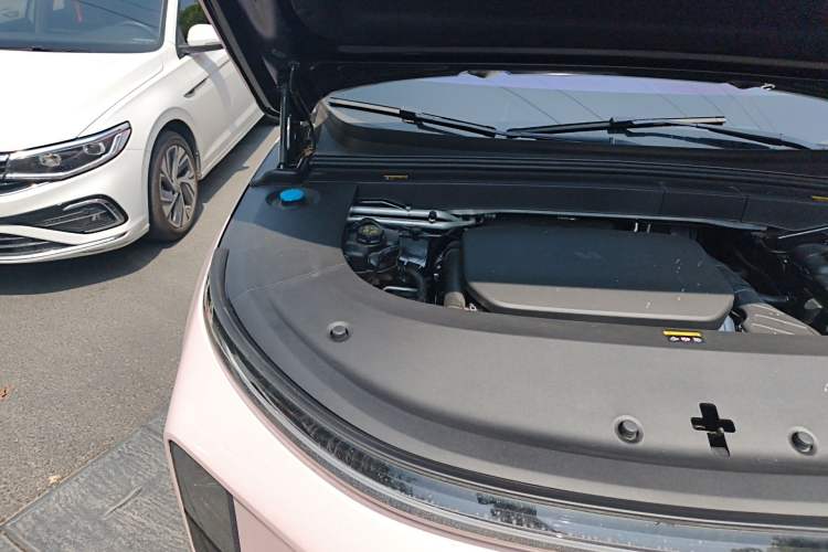 Used Li Auto L6 2025 Pro Smart Refresh Edition Engine Bay Right