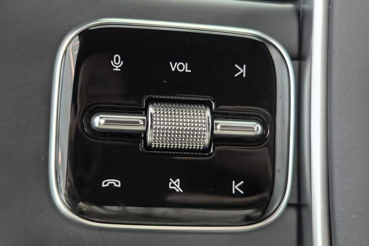 Used Li Auto L6 2025 Pro Smart Refresh Edition Interior 1