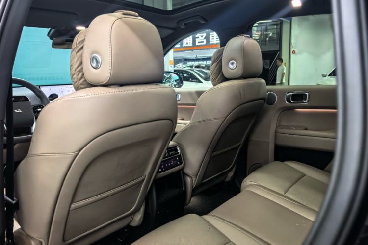 Used Li Auto L6 2025 Pro Smart Refresh Edition Interior 1