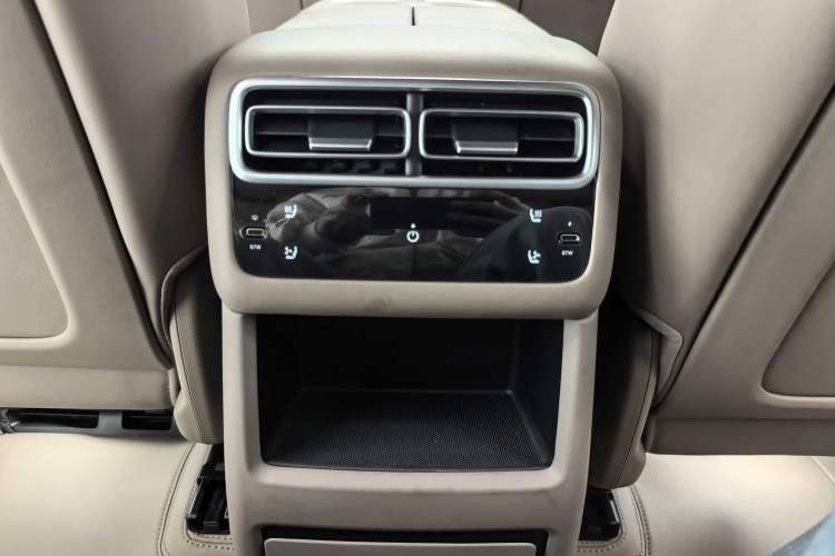 Used Li Auto L6 2025 Pro Smart Refresh Edition Interior 6