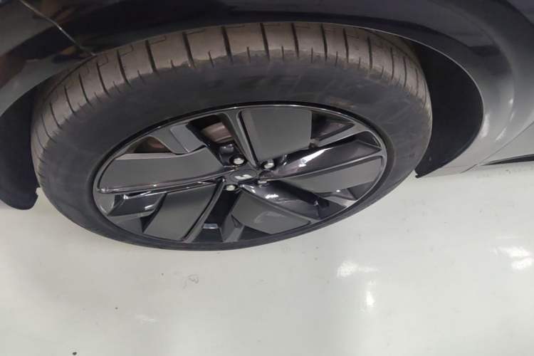 Used Li Auto L6 2025 Max Smart Refresh Edition Left Front Wheel Hub