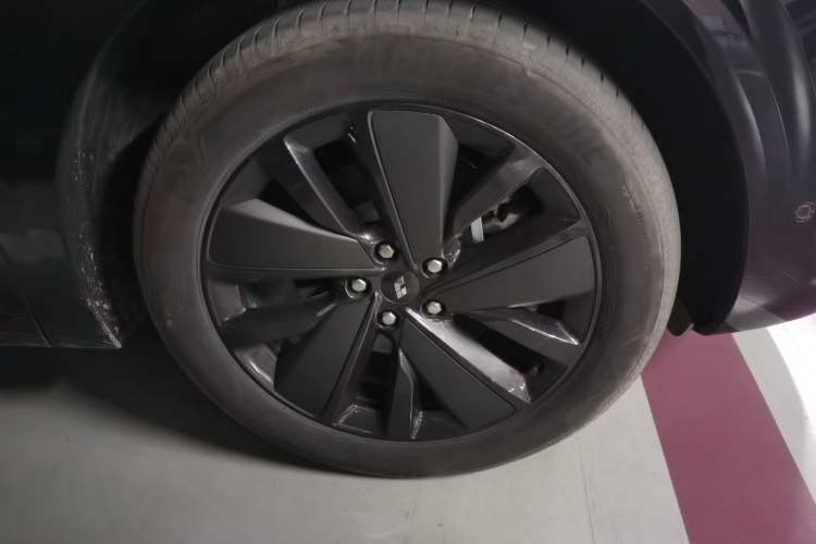 Used Li Auto L6 2025 Pro Smart Refresh Edition Right Front Wheel Hub