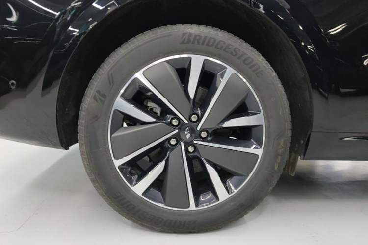 Used Li Auto L6 2025 Pro Smart Refresh Edition Right Rear Wheel Hub