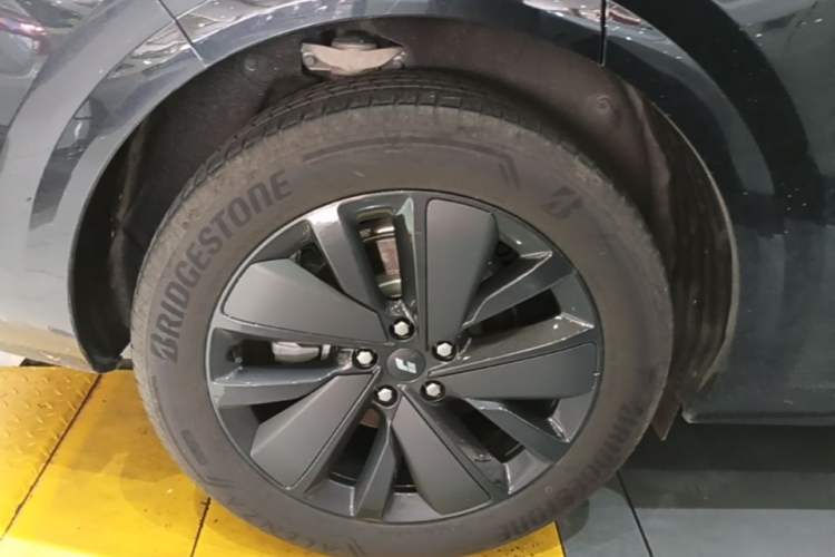 Used Li Auto L6 2025 Pro Smart Refresh Edition Right Rear Wheel Hub