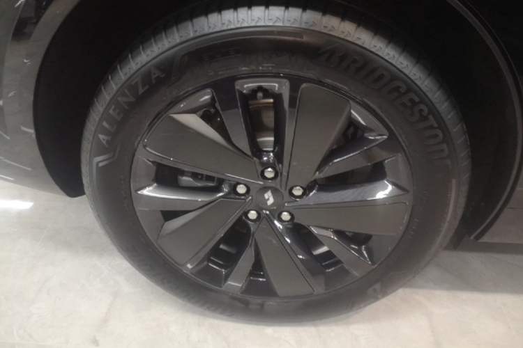 Used Li Auto L6 2025 Pro Smart Refresh Edition Right Rear Wheel Hub