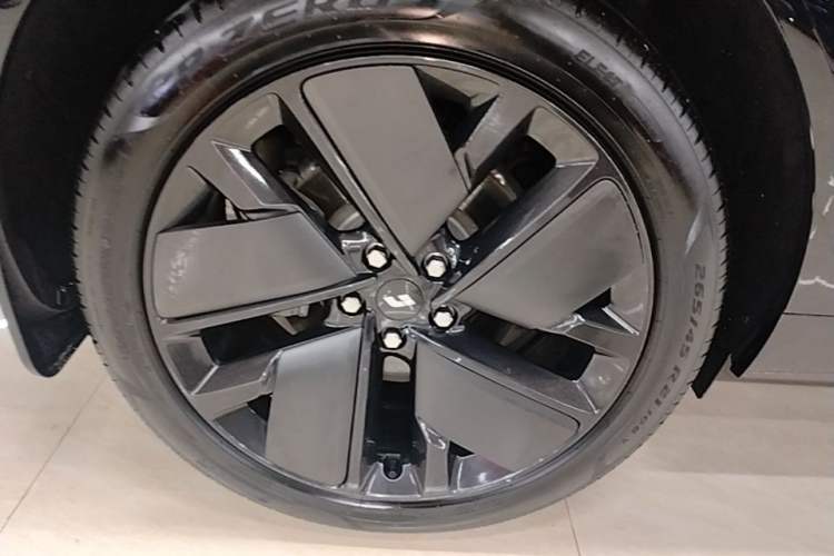 Used Li Auto L6 2025 Pro Smart Refresh Edition Right Rear Wheel Hub