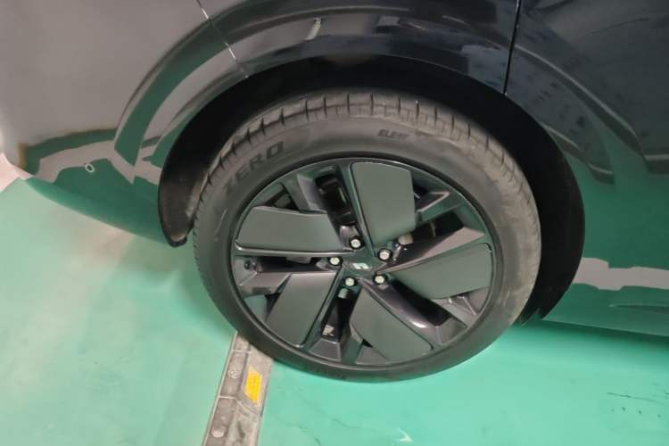Used Li Auto L6 2025 Max Smart Refresh Edition Right Rear Wheel Hub