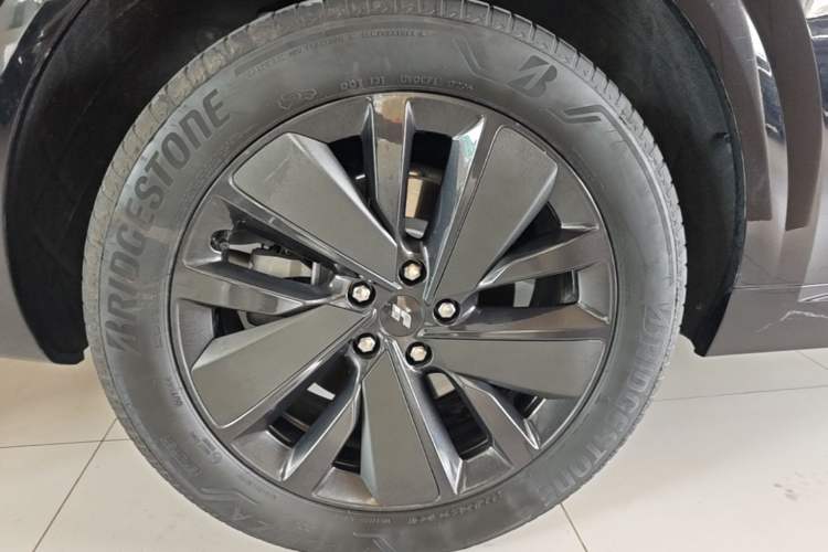Used Li Auto L6 2025 Pro Smart Refresh Edition Right Rear Wheel Hub