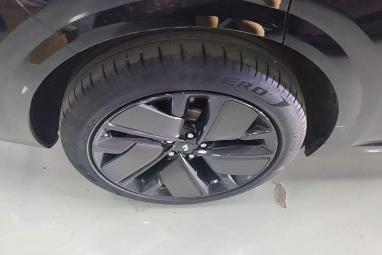 Used Li Auto L6 2025 Max Smart Refresh Edition Right Rear Wheel Hub
