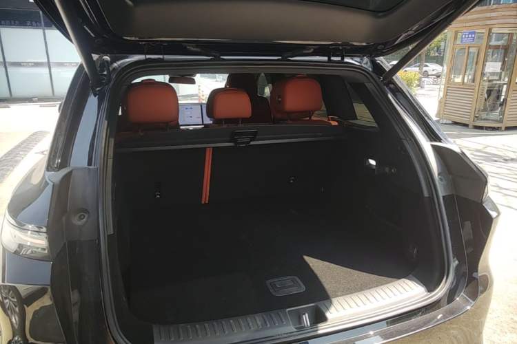 Used Li Auto L6 2025 Max Smart Refresh Edition Trunk