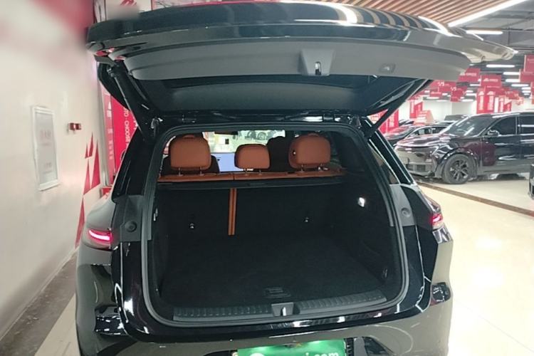 Used Li Auto L6 2025 Pro Smart Refresh Edition Trunk