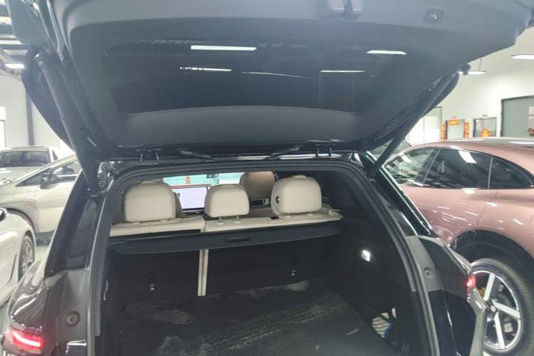 Used Li Auto L6 2025 Max Smart Refresh Edition Trunk
