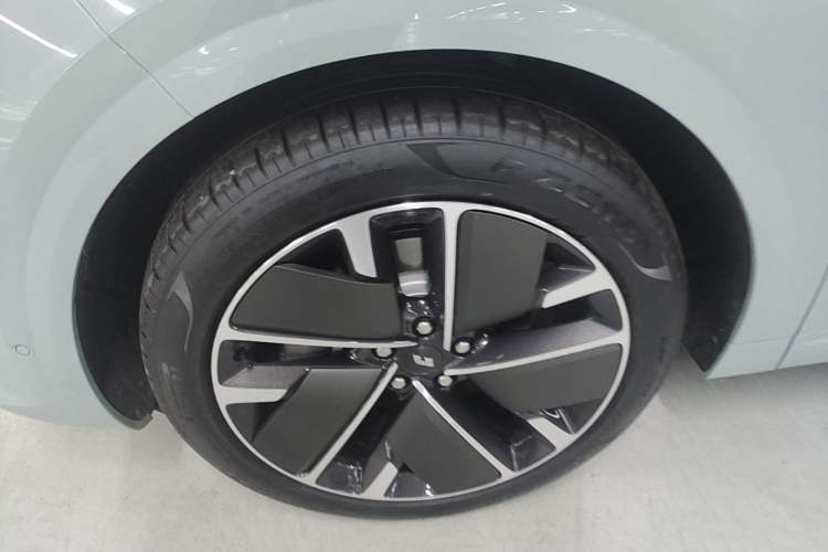 Used Li Auto L6 2025 Pro Smart Refresh Edition Exterior 4