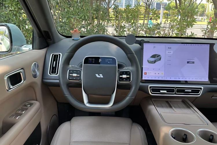 Used Li Auto L6 2025 Max Smart Refresh Edition Interior 1