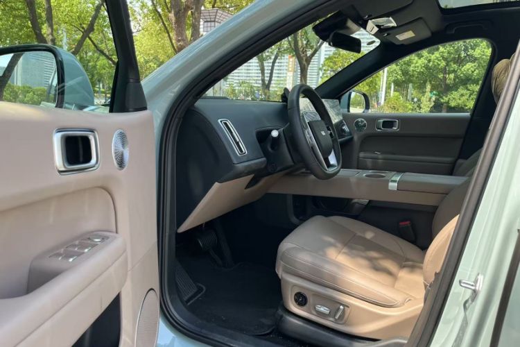 Used Li Auto L6 2025 Max Smart Refresh Edition Interior 3