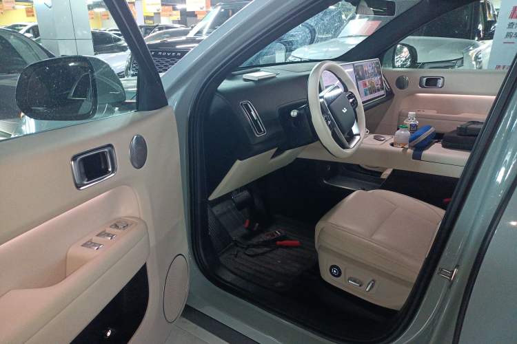 Used Li Auto L6 2025 Max Smart Refresh Edition Interior 3