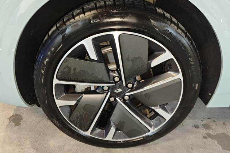 Used Li Auto L6 2025 Max Smart Refresh Edition Left Front Wheel Hub