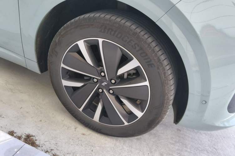 Used Li Auto L6 2025 Pro Smart Refresh Edition Right Front Wheel Hub