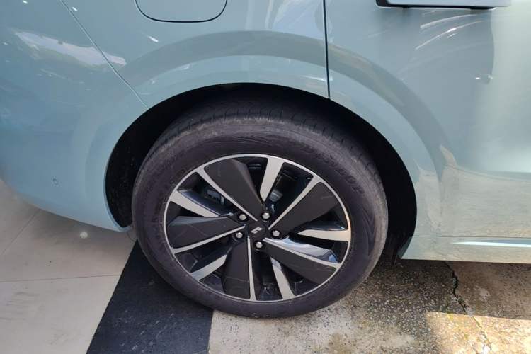 Used Li Auto L6 2025 Pro Smart Refresh Edition Right Rear Wheel Hub