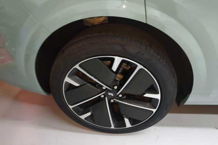 Used Li Auto L6 2025 Pro Smart Refresh Edition Right Rear Wheel Hub