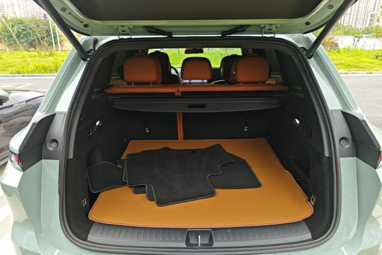 Used Li Auto L6 2025 Max Smart Refresh Edition Trunk