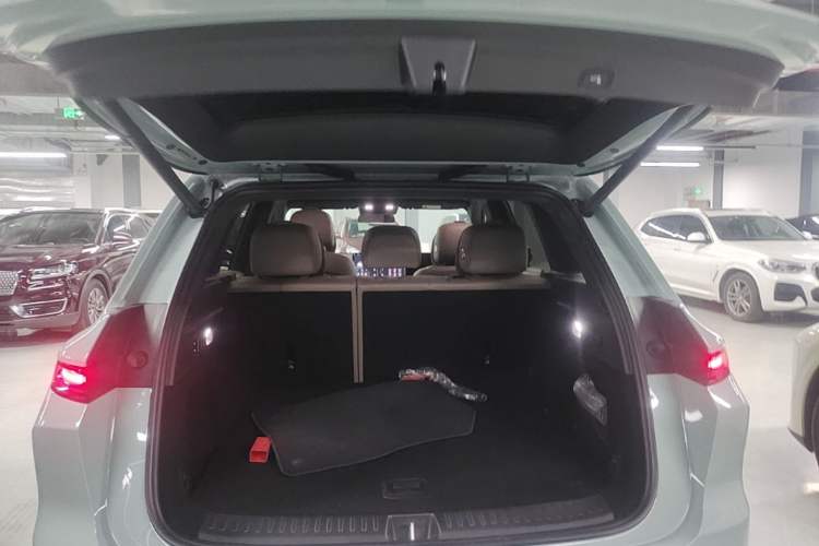 Used Li Auto L6 2025 Pro Smart Refresh Edition Trunk