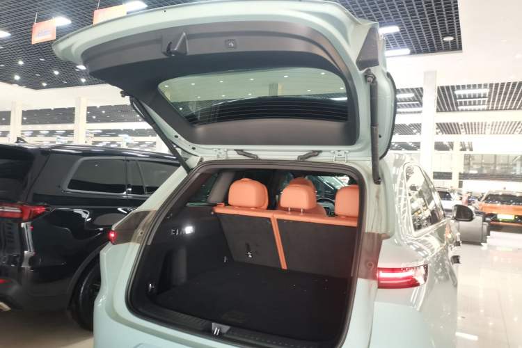 Used Li Auto L6 2025 Pro Smart Refresh Edition Trunk