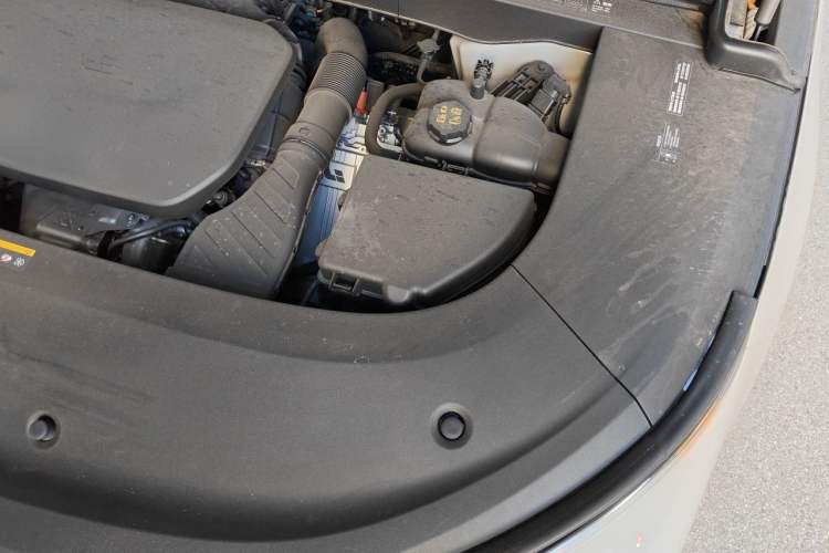 Used Li Auto L6 2025 Max Smart Refresh Edition Engine Bay Left