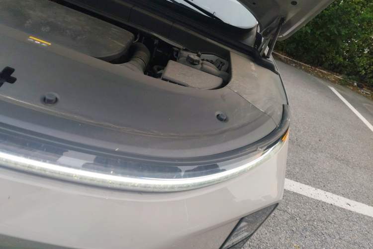 Used Li Auto L6 2025 Pro Smart Refresh Edition Engine Bay Left