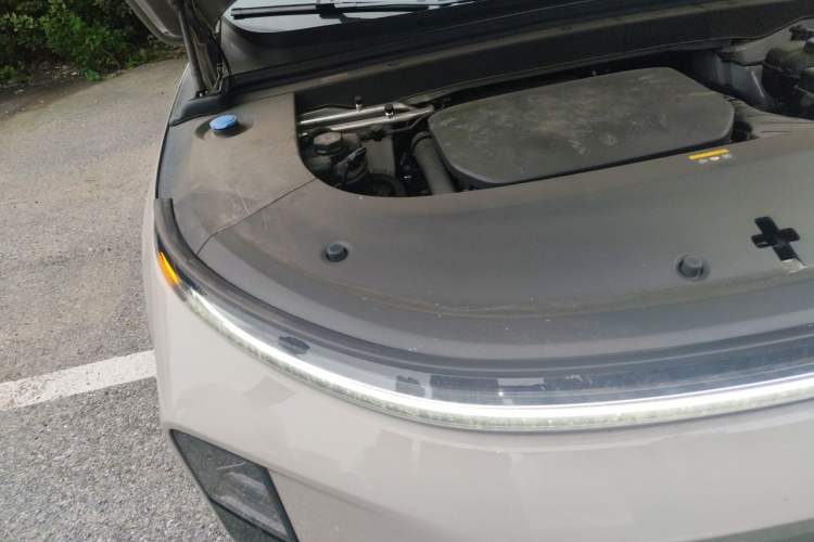 Used Li Auto L6 2025 Pro Smart Refresh Edition Engine Bay Right