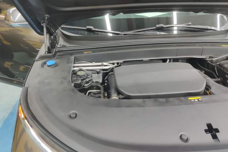 Used Li Auto L6 2025 Pro Smart Refresh Edition Engine Bay Right