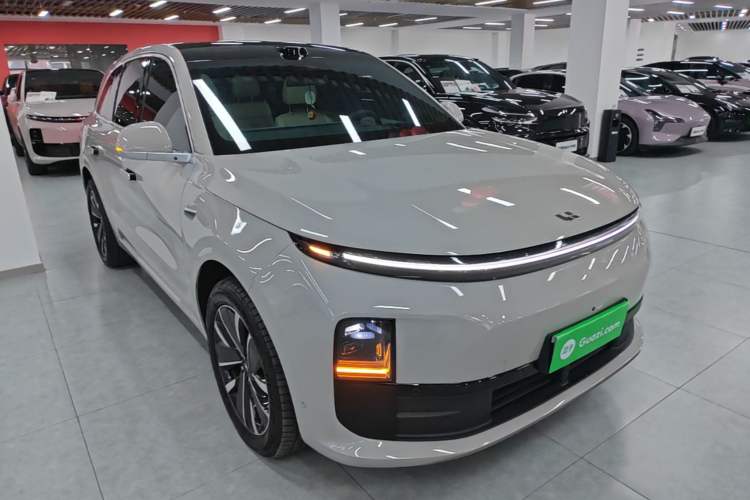 Used Li Auto L6 2025 Pro Smart Refresh Edition Front Right 45 Deg