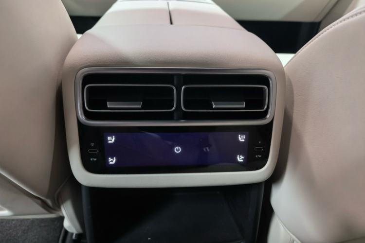 Used Li Auto L6 2025 Pro Smart Refresh Edition Interior 1