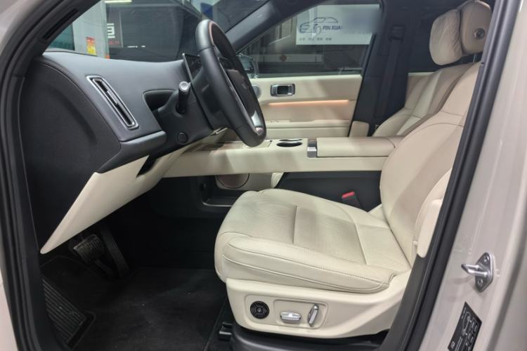 Used Li Auto L6 2025 Pro Smart Refresh Edition Interior 12